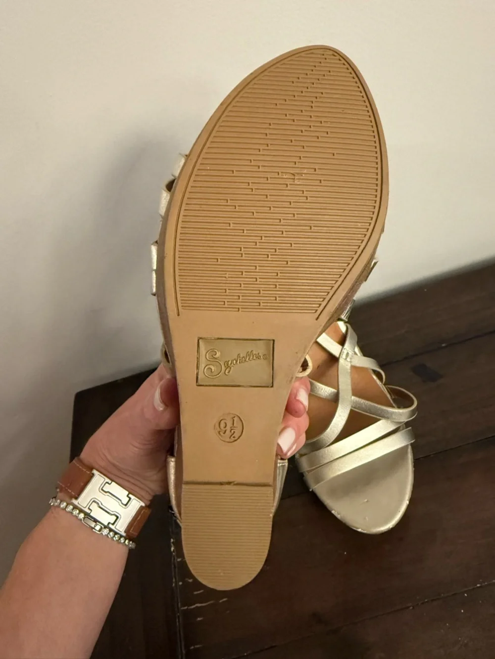 Seychelles stylish metallic
